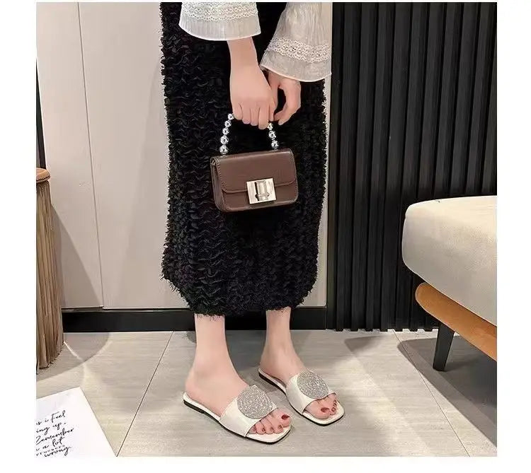 Super soft bottom plus size sandals and slippers wear 2024 niche fashion fairy flat slippers in summer.