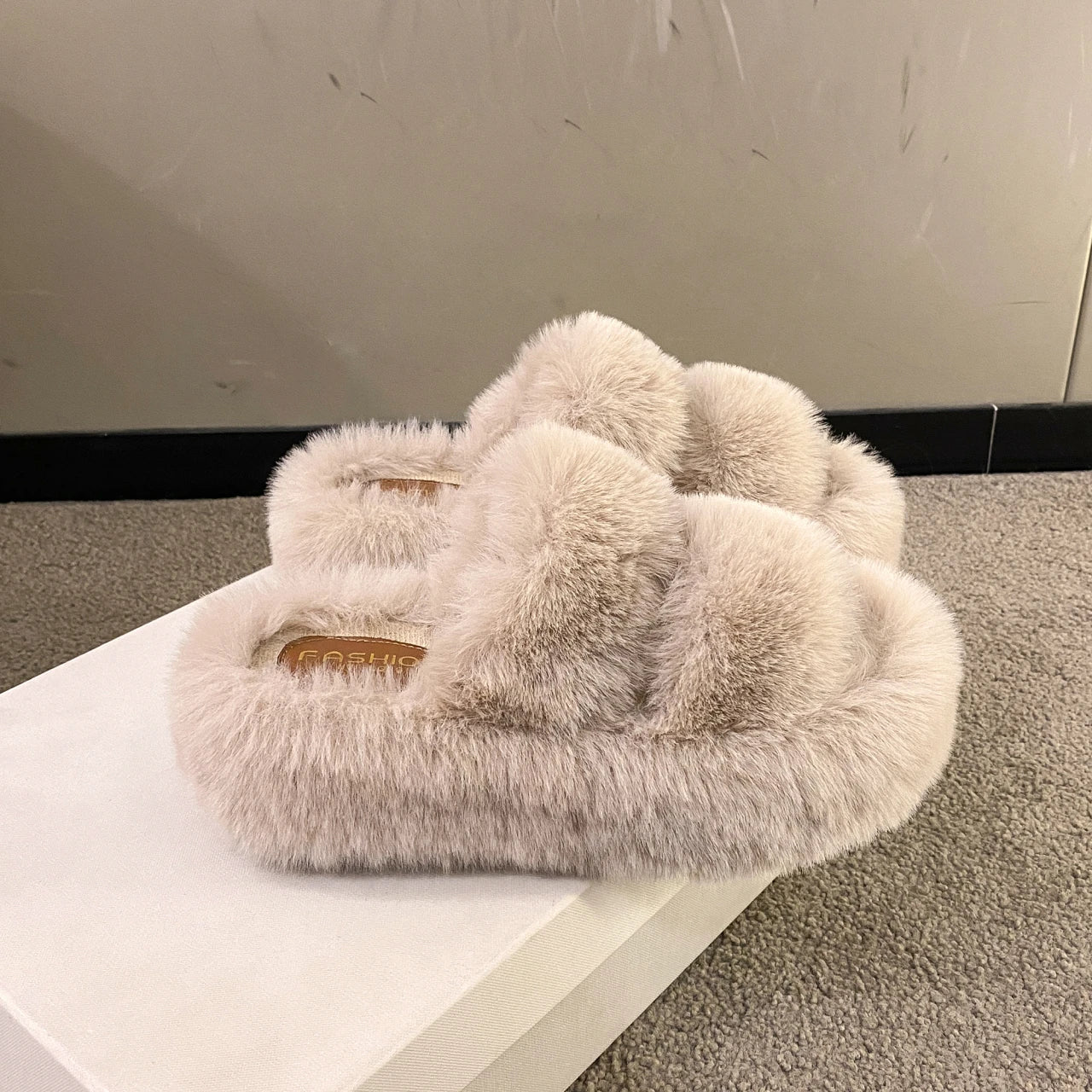 Women Fashion Warm Fluffy Slippers Cozy Faux Fur Cross Indoor Floor Slides Flat Soft Furry Ladies Female Celebrities Flip Flops