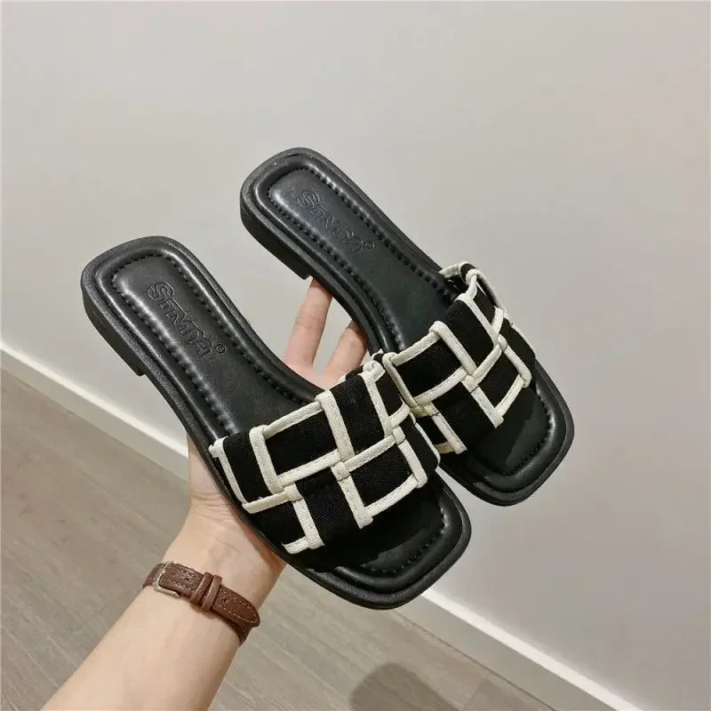 Black and White Plaid Slippers, Ladies Wear 2024 Summer New Flip-flops, Flat Beach Slippers, Women's Shoes