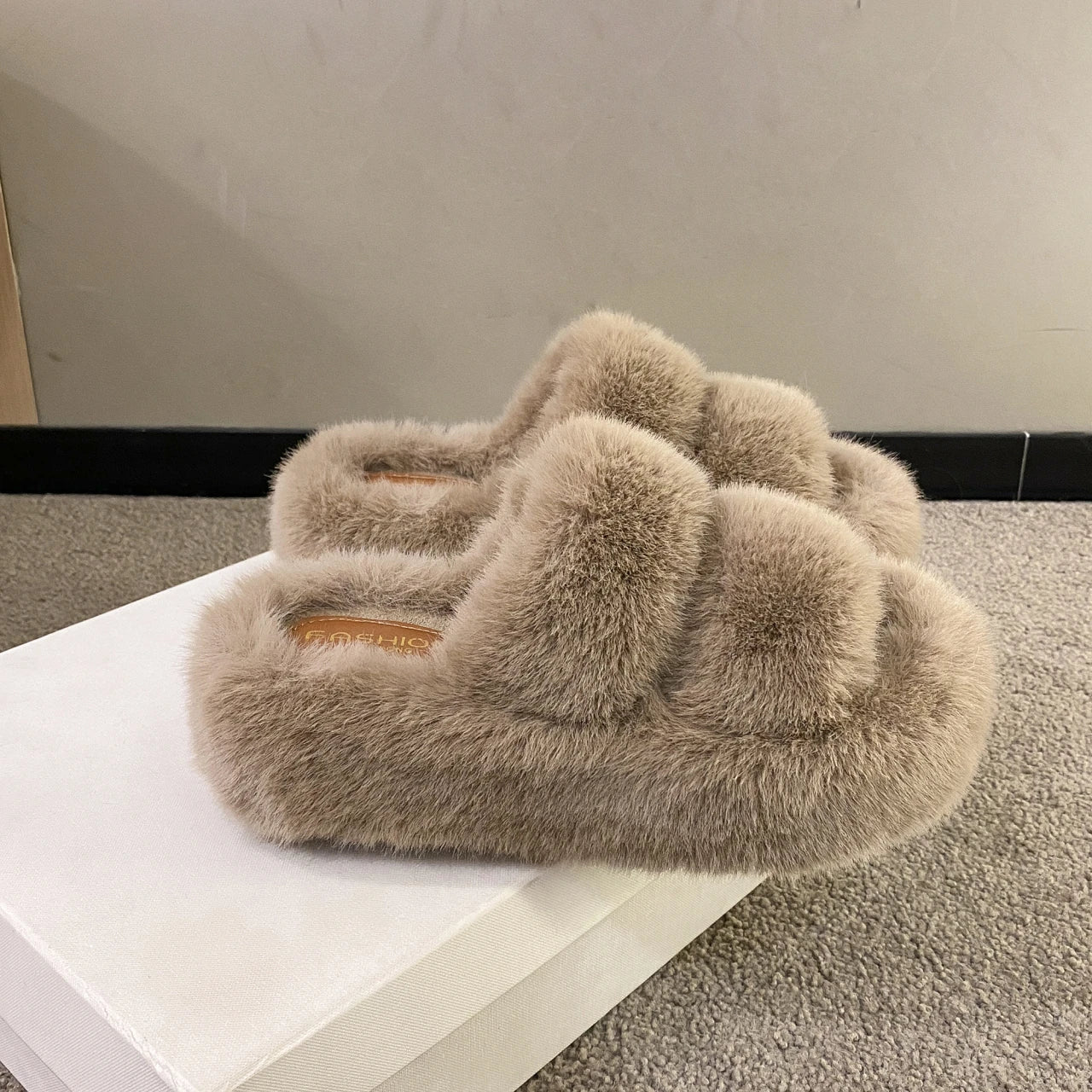 Women Fashion Warm Fluffy Slippers Cozy Faux Fur Cross Indoor Floor Slides Flat Soft Furry Ladies Female Celebrities Flip Flops